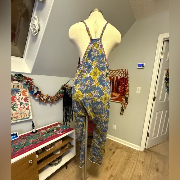 Natural Life Lucy Floral Top with Pink and Yellow Accents Medium - Picture 3 of 7